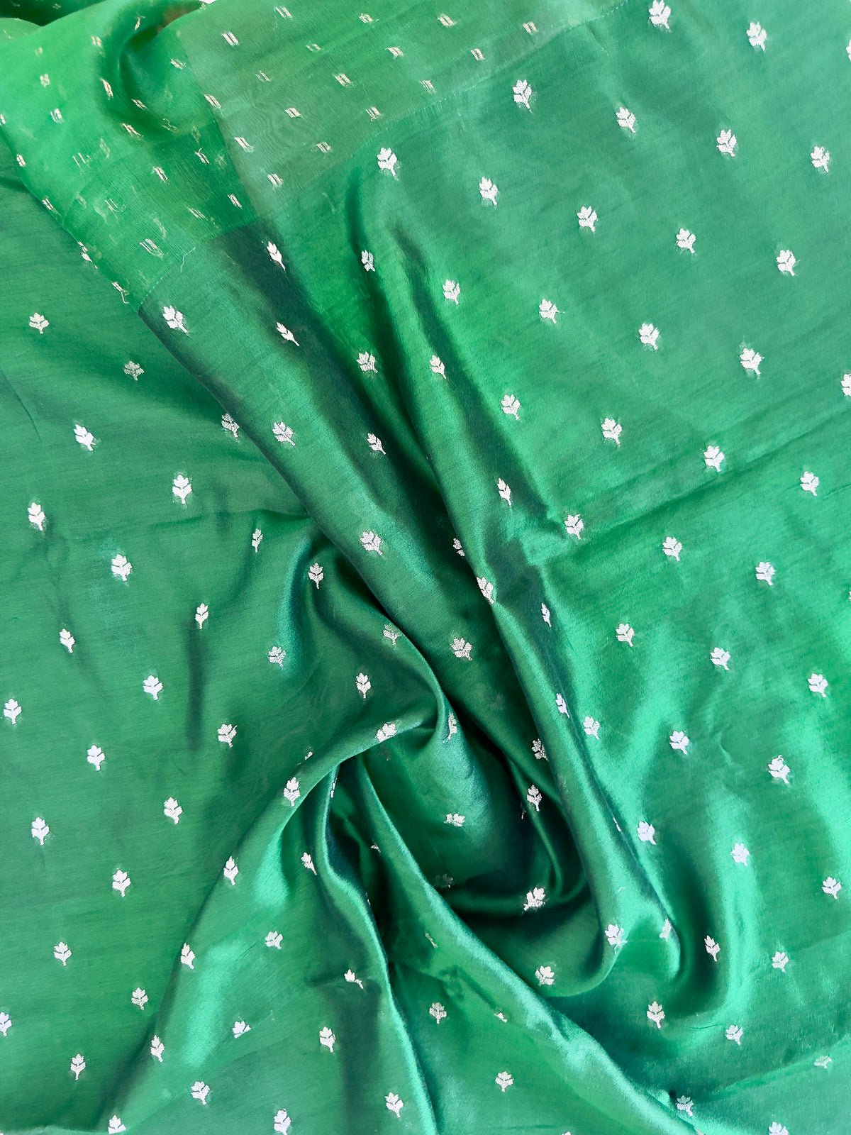 Pure Banarasi Kora saree with pichwai Embroidery & pocket sequencing