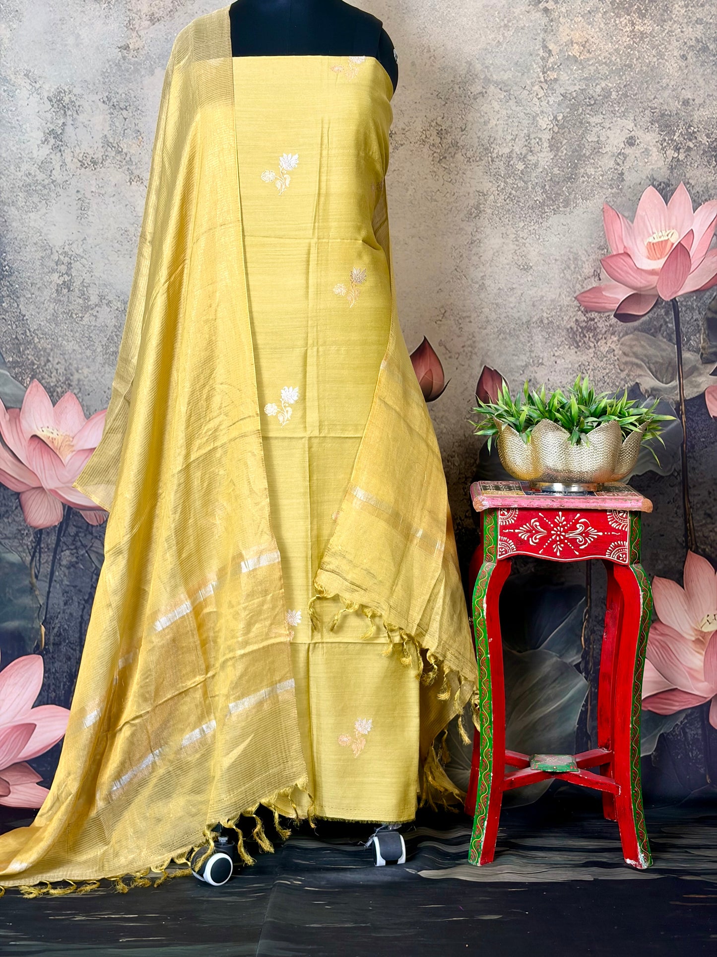Pure Moonga silk with tissue Poona dupatta