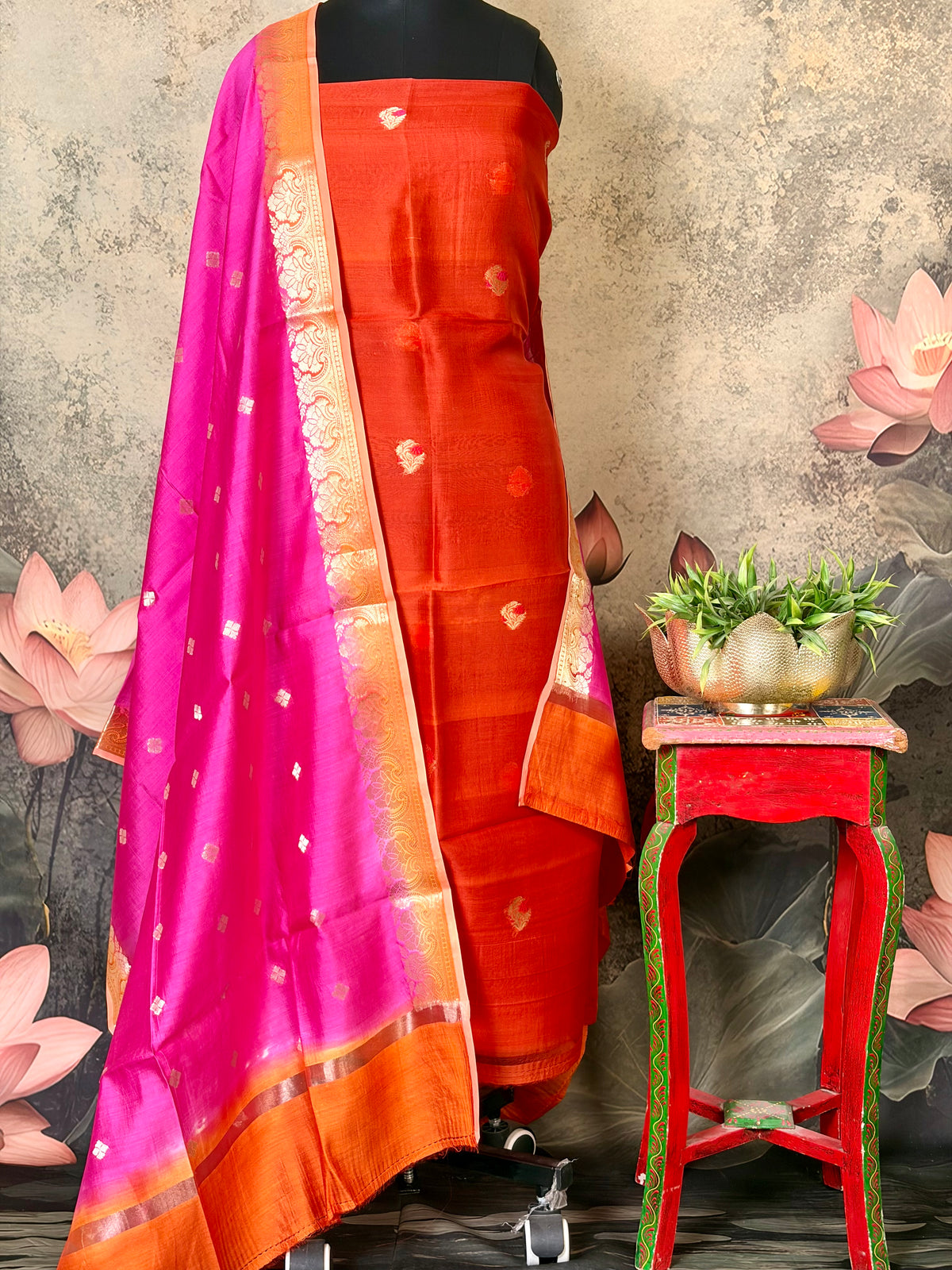 Pure Kora silk & pure silk dupatta with kadwa weaving & Meenakari
