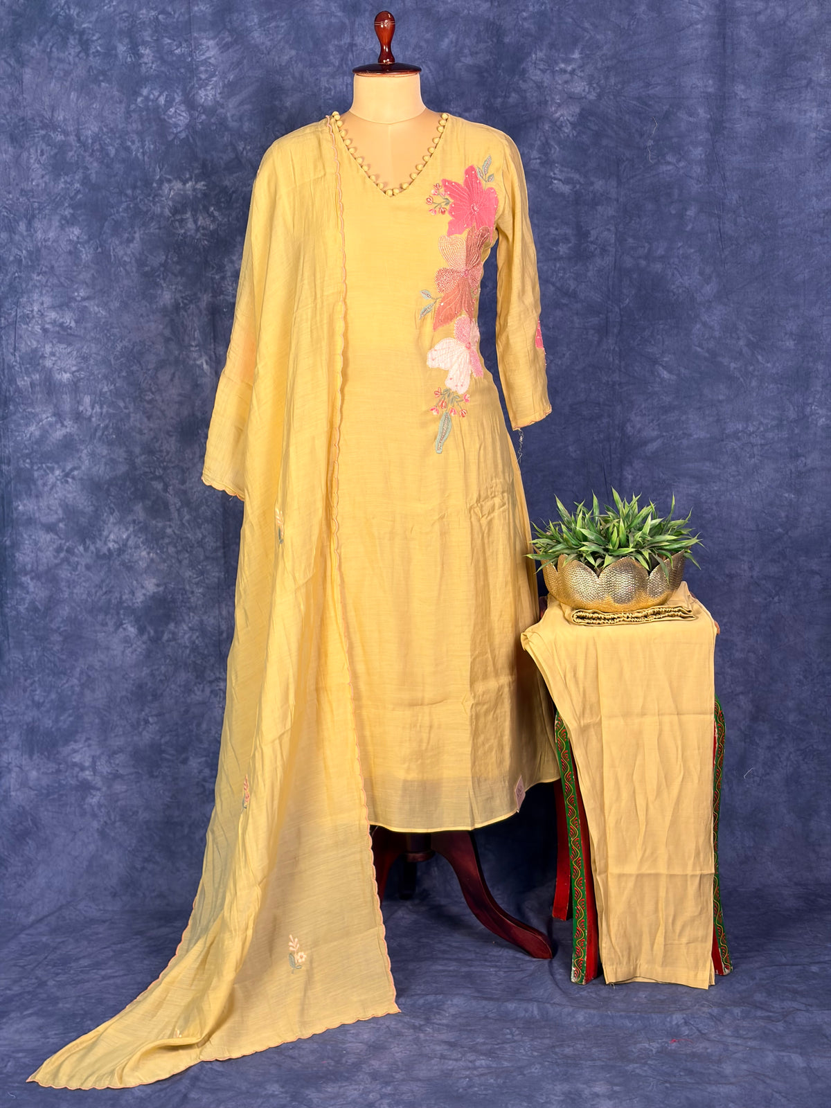 Pure surath Mulchendari with applique and Handwork