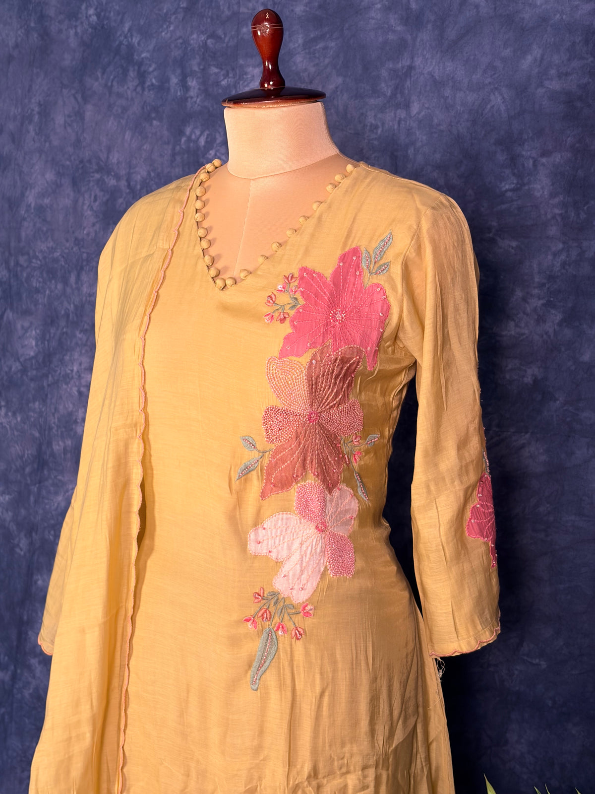Pure surath Mulchendari with applique and Handwork