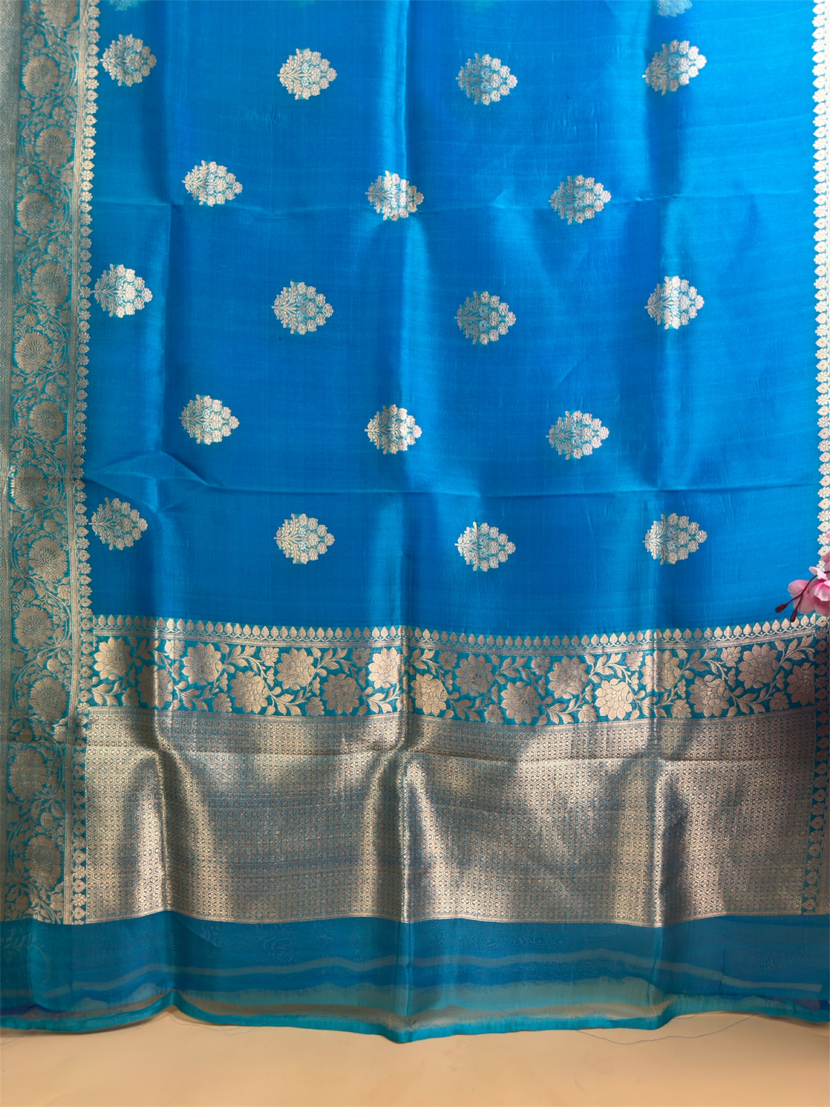 Pure Kora saree with kadwa weaving