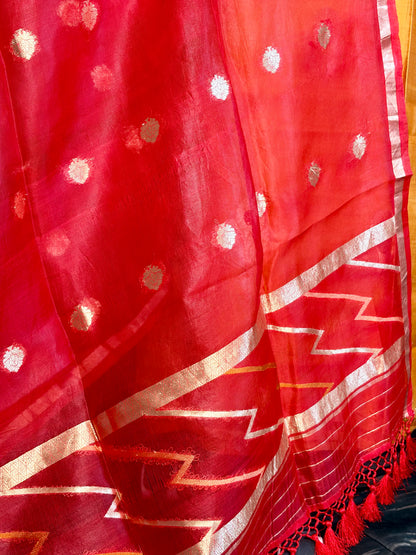 Pure Moonga pattu with kadwa weaving & Meenakari