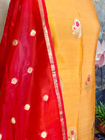 Pure Moonga pattu with kadwa weaving & Meenakari