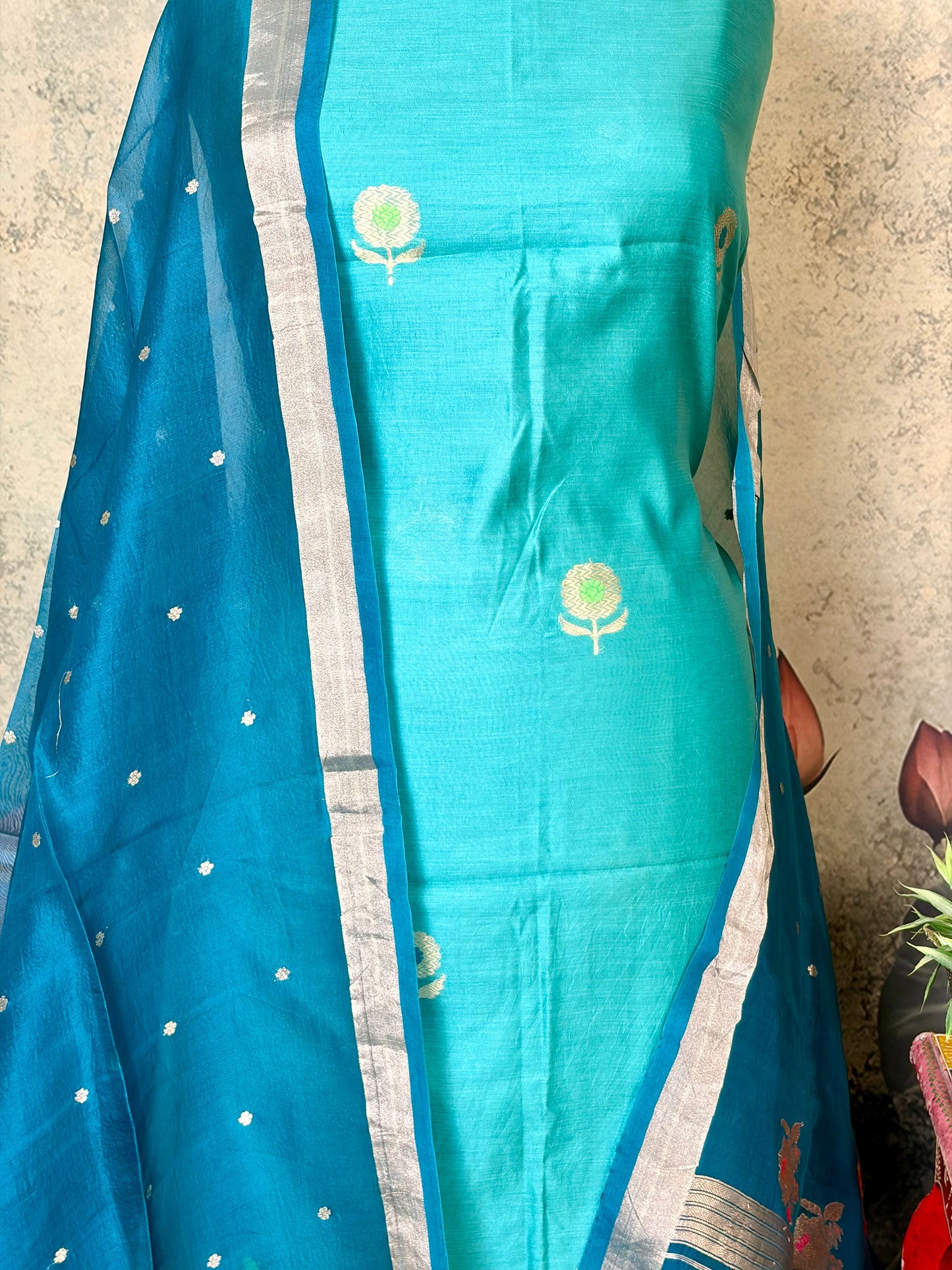 Pure Moonga pattu with kadwa weaving & Meenakari