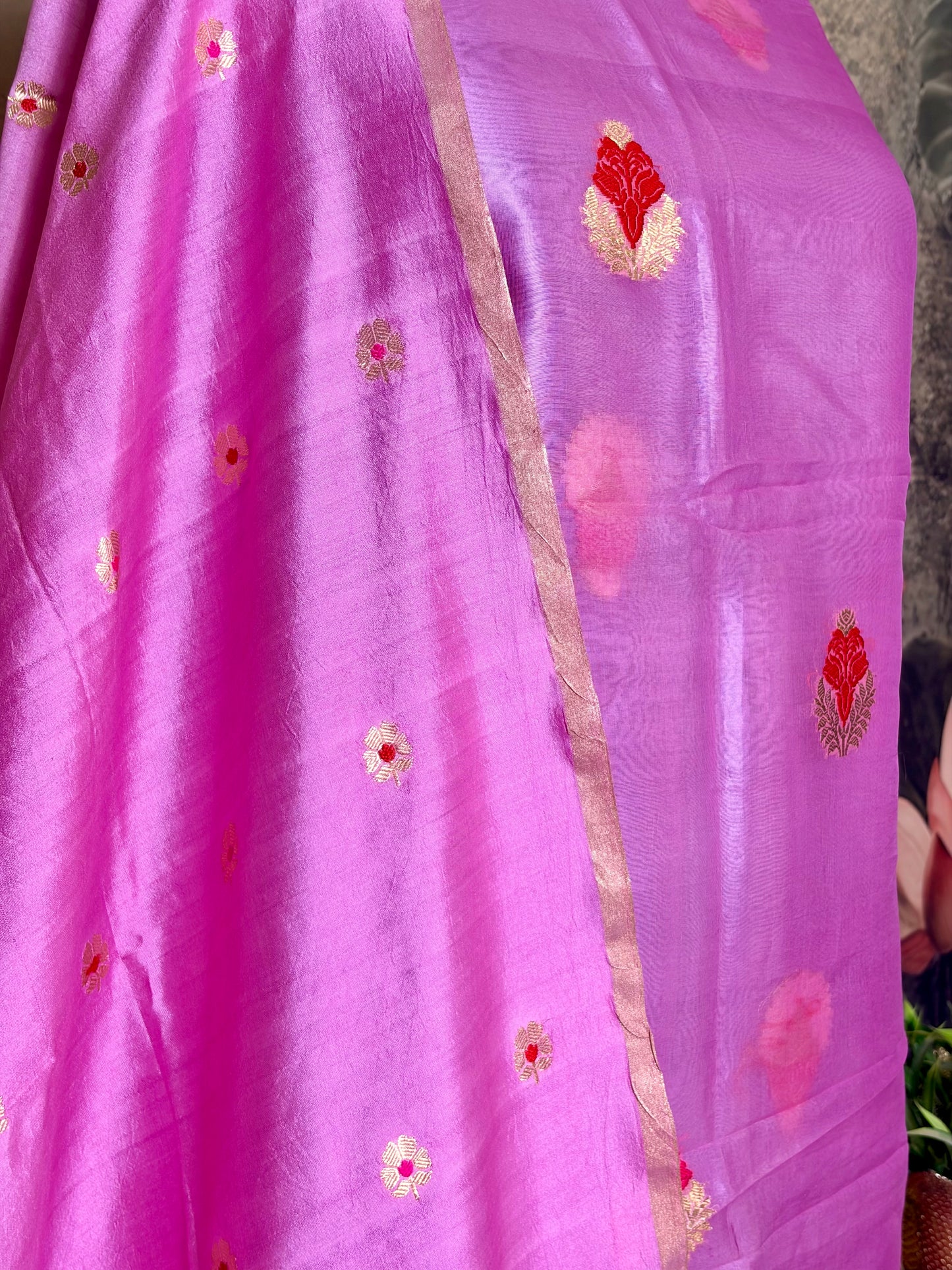 Pure Kora silk with meenakari & chiniya dupatta