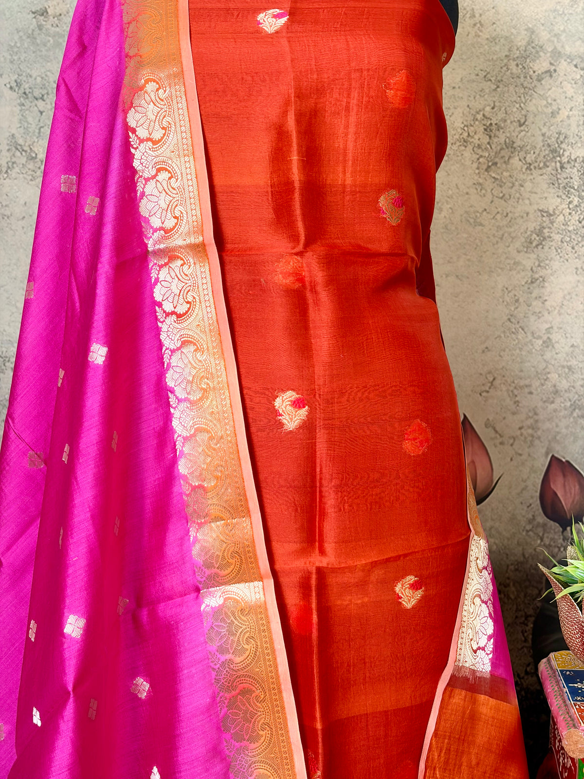 Pure Kora silk & pure silk dupatta with kadwa weaving & Meenakari