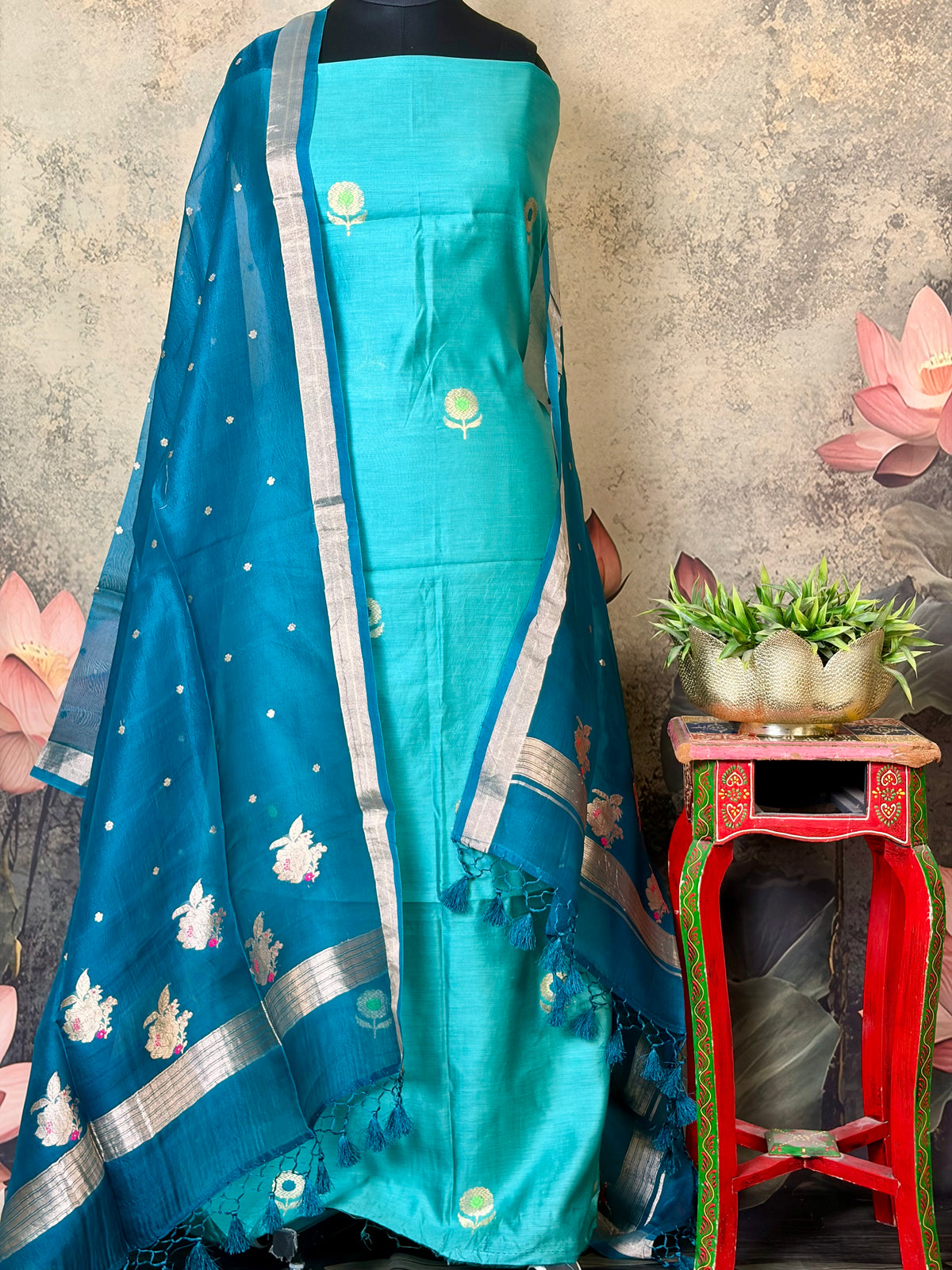 Pure Moonga pattu with kadwa weaving & Meenakari