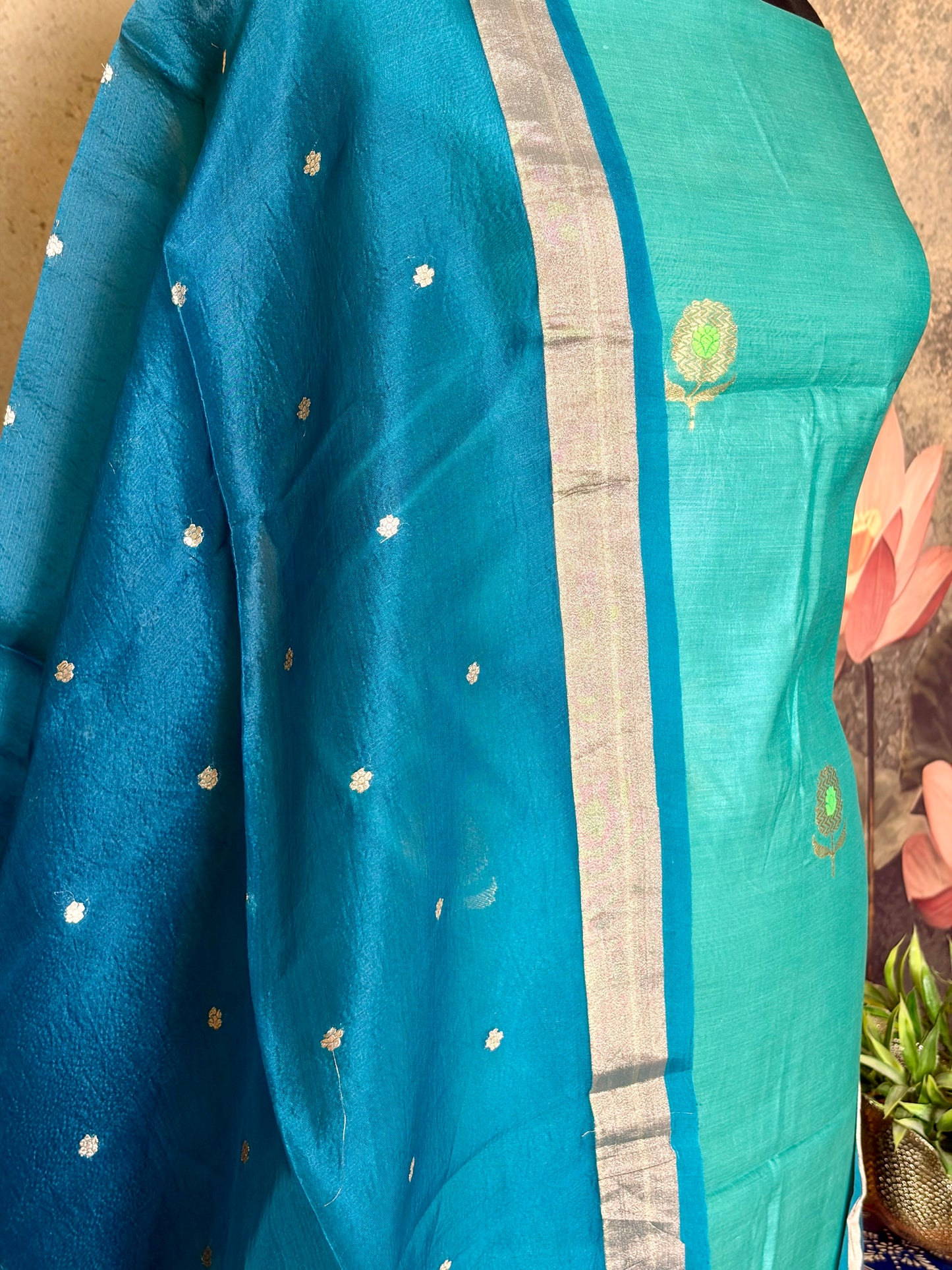 Pure Moonga pattu with kadwa weaving & Meenakari