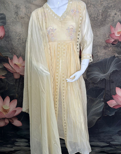 Ivory Aura – Pure Mul Chanderi Handcrafted Ensemble