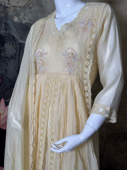Ivory Aura – Pure Mul Chanderi Handcrafted Ensemble